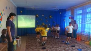 Permainan olahraga di sekolah dasar pada Hari Kosmonautika